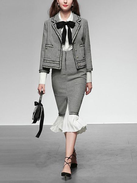 two piece dress 2021 woolen 2 pcs women spring autumn turn down collar plaid coat jacket + knee-length pleated skirt suits, White
two piece dress 2021 woolen 2 pcs women spring autumn turn down collar plaid coat jacket + knee-length pleated skirt suits, White