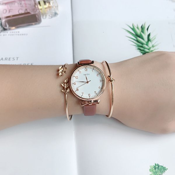 2021 new women's watch fashion simple women watch leather strap arabic numerals dial quartz life waterproof montres femmes, Slivery;brown
2021 new women's watch fashion simple women watch leather strap arabic numerals dial quartz life waterproof montres femmes, Slivery;brown