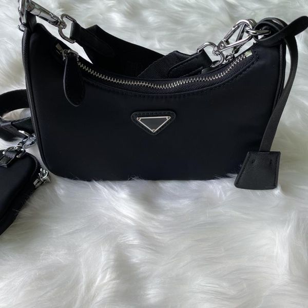 luxurys designers handbags bags women messenger nylon fashion shoulder bags 2021 crossbody saddle bag women duffle bag mnvas
luxurys designers handbags bags women messenger nylon fashion shoulder bags 2021 crossbody saddle bag women duffle bag mnvas