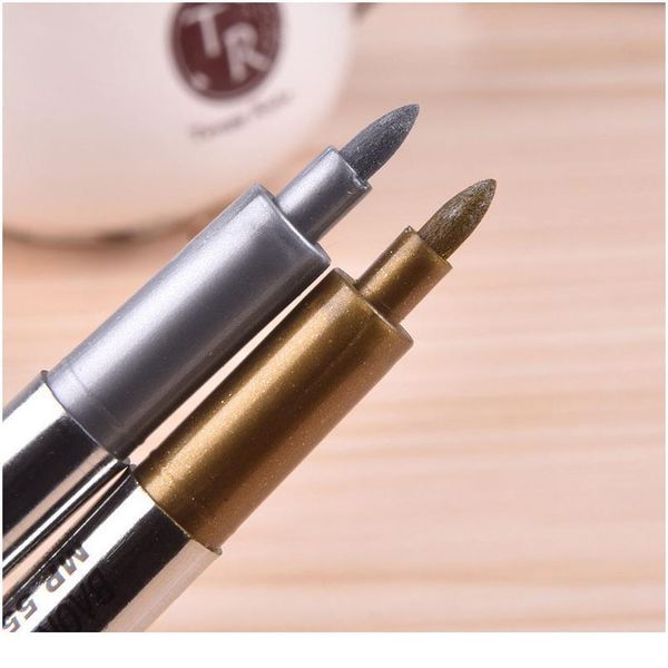4pcs/set permanent metalic marker gold silver highlighter marker pens for paper p album fabric steel paint art jlllif
4pcs/set permanent metalic marker gold silver highlighter marker pens for paper p album fabric steel paint art jlllif