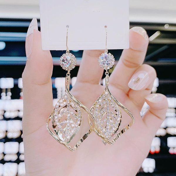 dangle & chandelier 925 silver needle earrings korean temperament network female personality hyperbole spiral leaf fashion drop 2021
dangle & chandelier 925 silver needle earrings korean temperament network female personality hyperbole spiral leaf fashion drop 2021