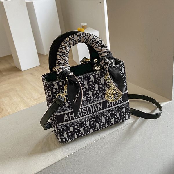women shoulder bag luxury handbags 2022 new womens hand embroidery princess net red fashion trend letter messenger bag
women shoulder bag luxury handbags 2022 new womens hand embroidery princess net red fashion trend letter messenger bag