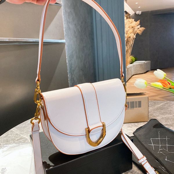 luxe shoulder bags classic gold metallic buckle two-tone saddle handle totes crossbody half moon armpit underarm famous deaingers luxury_han
luxe shoulder bags classic gold metallic buckle two-tone saddle handle totes crossbody half moon armpit underarm famous deaingers luxury_han