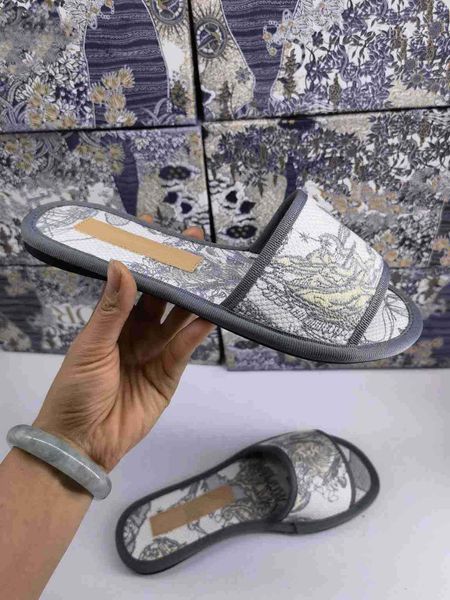 the new summer of 2021 luxury designer slippers, flat ladies' sandals, sandal house shoes, with letters, with boxes,btr5w, Black
the new summer of 2021 luxury designer slippers, flat ladies' sandals, sandal house shoes, with letters, with boxes,btr5w, Black