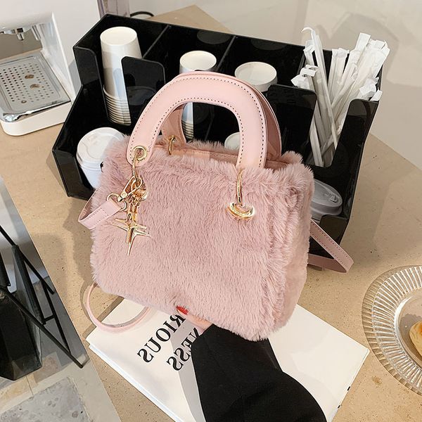 winter plush bag female 2021 new fashion trend portable small square foreign style princess dai one shoulder messenger bag
winter plush bag female 2021 new fashion trend portable small square foreign style princess dai one shoulder messenger bag