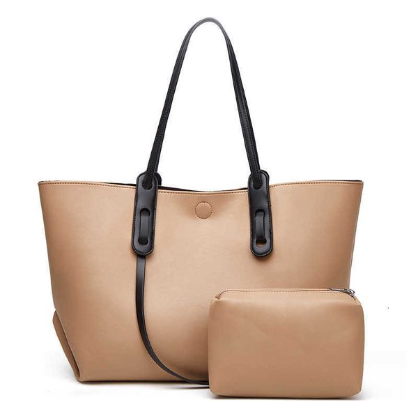 2021 color contrast pu soft leather m fashion trend one shoulder slung large capacity leisure bag
2021 color contrast pu soft leather m fashion trend one shoulder slung large capacity leisure bag