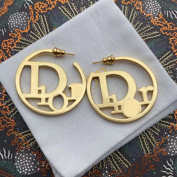 d home / dijia 2021 new cd letter female hollow out simple and small circle earrings, Red;brown
d home / dijia 2021 new cd letter female hollow out simple and small circle earrings, Red;brown