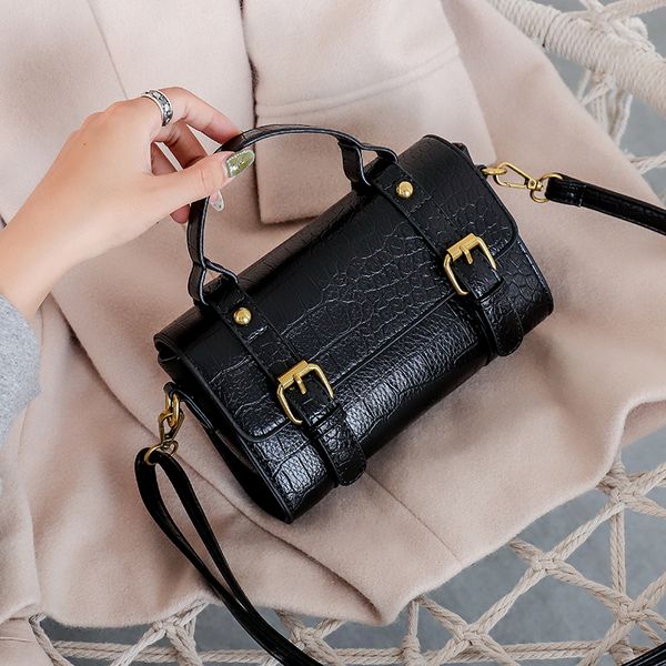 leather womens shoulder bag 2021 new ladies messenger bag winter girl handbag large capacity party bag shopping
leather womens shoulder bag 2021 new ladies messenger bag winter girl handbag large capacity party bag shopping