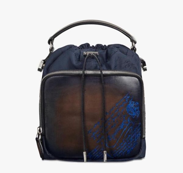 backpack 2021 nylon bags leather waterproof outdoor leisure business school woman man 
backpack 2021 nylon bags leather waterproof outdoor leisure business school woman man