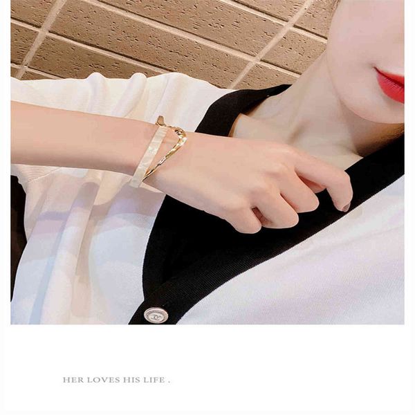 delicate fashion simple white shellfish board bend open metal bangle for women elegant wedding party jewelry gifts, Black
delicate fashion simple white shellfish board bend open metal bangle for women elegant wedding party jewelry gifts, Black