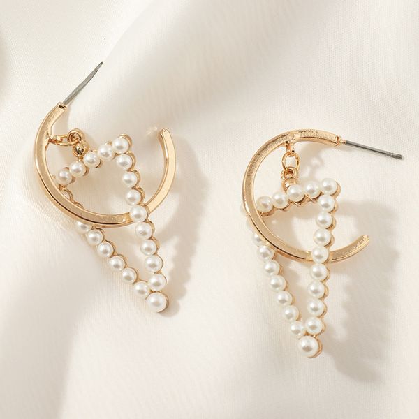 ez1980 fashion accessories temperament c-shape alloy triangle pearl earrings for women, Silver
ez1980 fashion accessories temperament c-shape alloy triangle pearl earrings for women, Silver