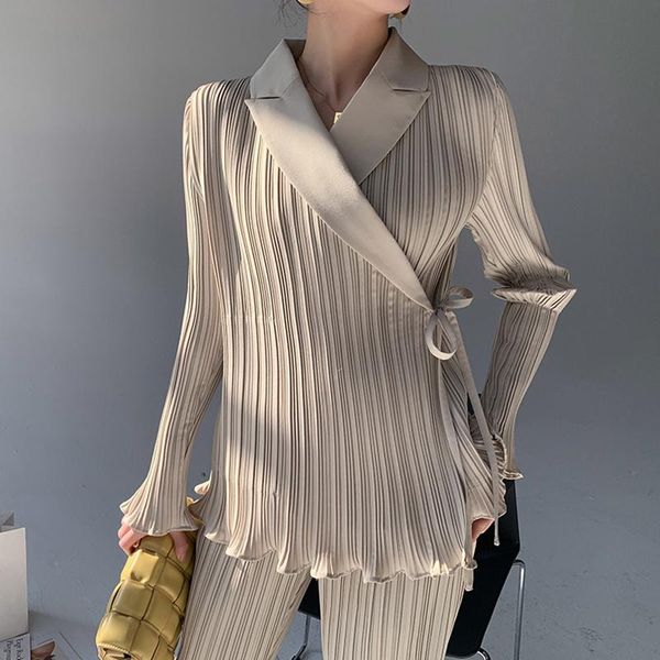 women's pants & capris set for female lapel collar long sleeve lace up bowknot high waist pure color two piece sets, Black;white
women's pants & capris set for female lapel collar long sleeve lace up bowknot high waist pure color two piece sets, Black;white