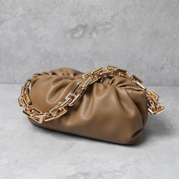 ins net red xiaojing same leather thick chain cloud women's fashion portable single shoulder underarm bag
ins net red xiaojing same leather thick chain cloud women's fashion portable single shoulder underarm bag