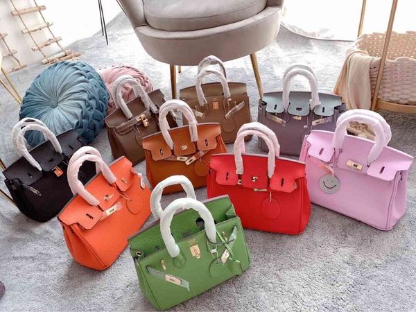 high-quality s spring solid red small and medium korean horizontal square inner patch sewing cover type soft handle bag
high-quality s spring solid red small and medium korean horizontal square inner patch sewing cover type soft handle bag