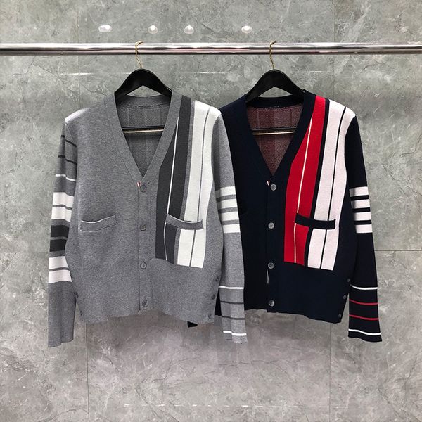 sweater dongguan daizhiying tb cardigan four bar splicing men's and women's same couple knitted jacket, White;black
sweater dongguan daizhiying tb cardigan four bar splicing men's and women's same couple knitted jacket, White;black