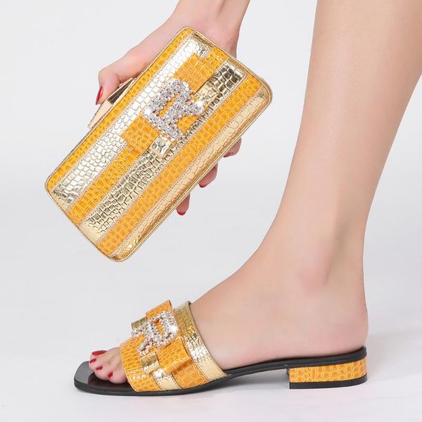 slippers 2021 italian design africa and nigeria high-heeled party crystal rhinestone wedding lady shoes hand-held straddle dinner bag, Black
slippers 2021 italian design africa and nigeria high-heeled party crystal rhinestone wedding lady shoes hand-held straddle dinner bag, Black