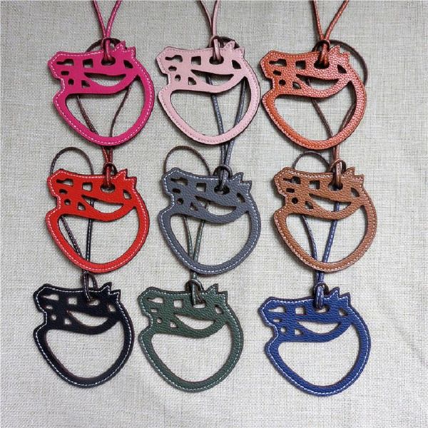 keychains classic leather key chain hollow-out horse's head keychais lady's bag pendant car accessories gift for female friends, Silver
keychains classic leather key chain hollow-out horse's head keychais lady's bag pendant car accessories gift for female friends, Silver