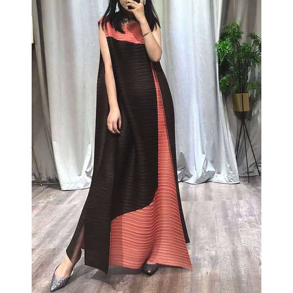 2021 new women's summer sleeveless contrast color pleated harajuku slimming long plus size stdm, Black;gray
2021 new women's summer sleeveless contrast color pleated harajuku slimming long plus size stdm, Black;gray