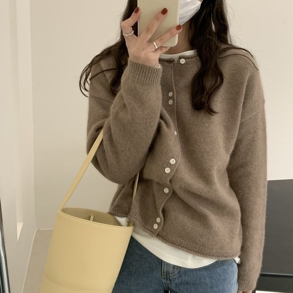 2021 spring and autumn new round neck loose lazy long sleeve soft waxy raccoon cashmere sweater knitted cardigan coat female, Black
2021 spring and autumn new round neck loose lazy long sleeve soft waxy raccoon cashmere sweater knitted cardigan coat female, Black