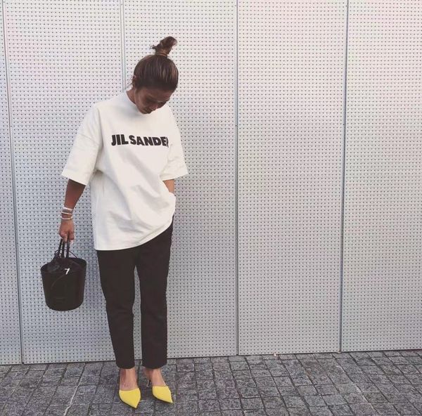 brand gao jie chao's minimalist alphabet print couple's short sleeve t-shirt, White;black
brand gao jie chao's minimalist alphabet print couple's short sleeve t-shirt, White;black