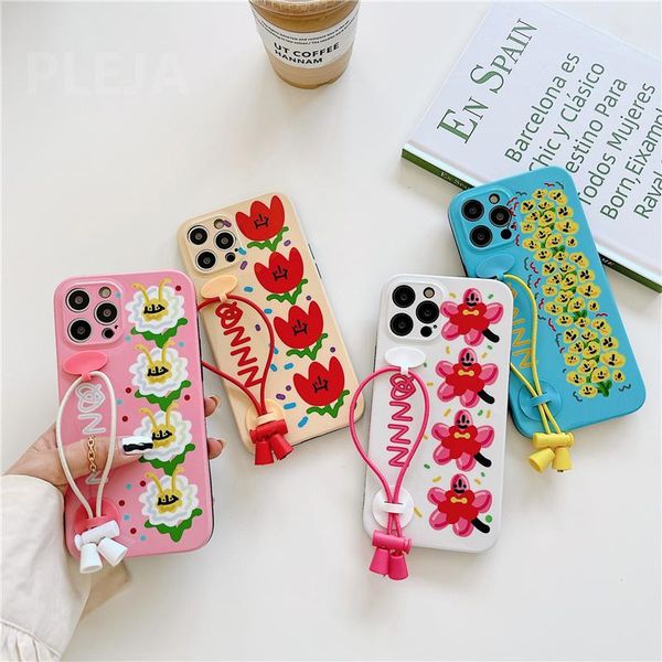 cell phone pouches luxury hand strap case for 12 11 pro max 7 8 plus xr xs se 2021 cover fashion cute flower silicone cases capas
cell phone pouches luxury hand strap case for 12 11 pro max 7 8 plus xr xs se 2021 cover fashion cute flower silicone cases capas