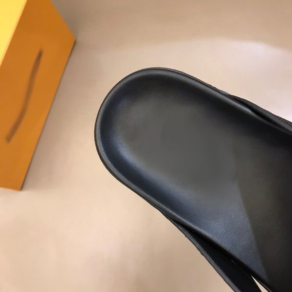 2021 designer luxurys slippers men sandals fashion beach shoes flip flops flat non-slip classical hole slipper with box size 39-45 -g140, Black
2021 designer luxurys slippers men sandals fashion beach shoes flip flops flat non-slip classical hole slipper with box size 39-45 -g140, Black