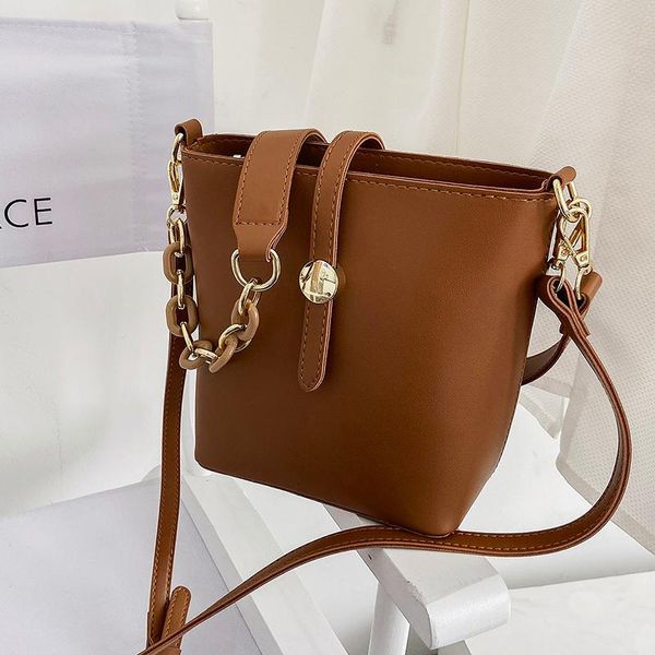 shoulder bags niche design senior handbags 2021 fashion messenger bag bucket underarm dual-use width: 20cm
shoulder bags niche design senior handbags 2021 fashion messenger bag bucket underarm dual-use width: 20cm