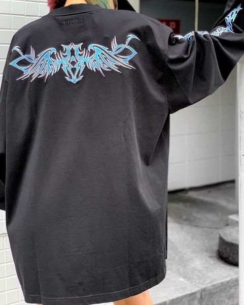 2021 20ss new vtm print large outline long sleeve tee casual fasion men women vetements t-shirt qmk7, White
2021 20ss new vtm print large outline long sleeve tee casual fasion men women vetements t-shirt qmk7, White