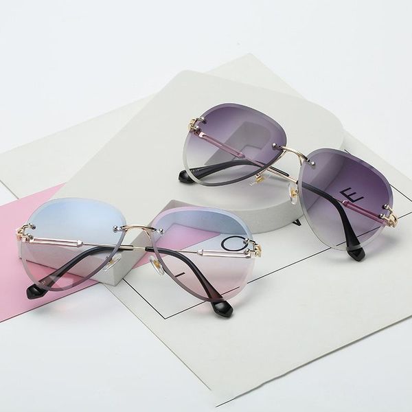 sunglasses 2021 fashion tea gradient women cut trimmed lens metal curved temples sun glasses female uv400, White;black
sunglasses 2021 fashion tea gradient women cut trimmed lens metal curved temples sun glasses female uv400, White;black