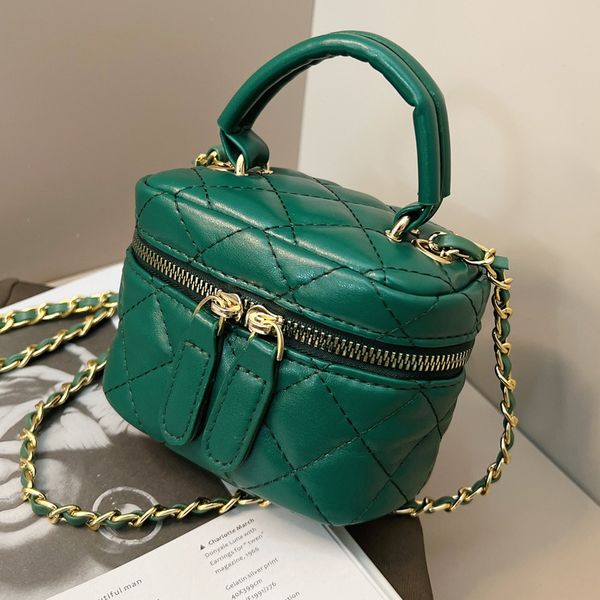 embroidered thread fashion box chain portable women's bag autumn and winter 2022 solid lingge single shoulder messenger bag
embroidered thread fashion box chain portable women's bag autumn and winter 2022 solid lingge single shoulder messenger bag