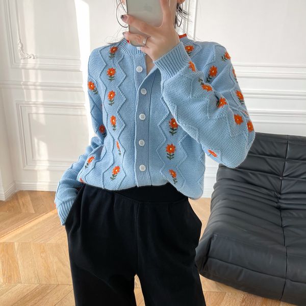 2021 new flowers embroideried women knit cardigan lady o-neck long sleeve loose single-breasted sweater coat female fashion knitwear b6, White;black
2021 new flowers embroideried women knit cardigan lady o-neck long sleeve loose single-breasted sweater coat female fashion knitwear b6, White;black