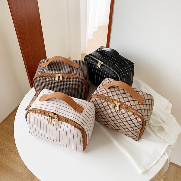 evening bags 2021 portable simple fashion cosmetic bag large capacity solid color pu toiletry storage
evening bags 2021 portable simple fashion cosmetic bag large capacity solid color pu toiletry storage