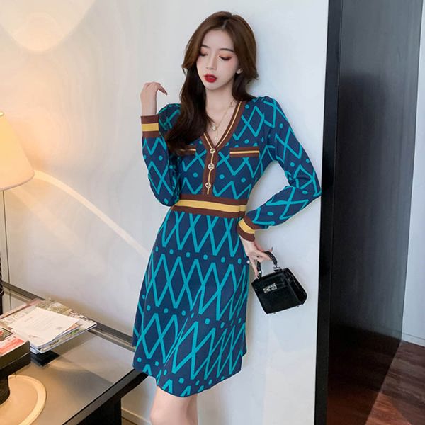 designer highquality vneck knitted ladies dress small fragrance style female retro highend autumn and winter base longsleeved waist hepburn, Black;gray
designer highquality vneck knitted ladies dress small fragrance style female retro highend autumn and winter base longsleeved waist hepburn, Black;gray