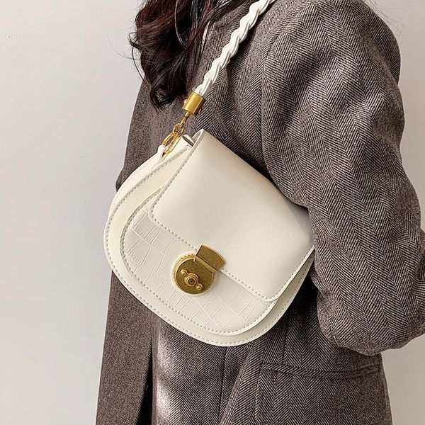 niche design high-end women's bag 2021 new fashion messenger bag shoulder underarm dual-use width: 17cm
niche design high-end women's bag 2021 new fashion messenger bag shoulder underarm dual-use width: 17cm