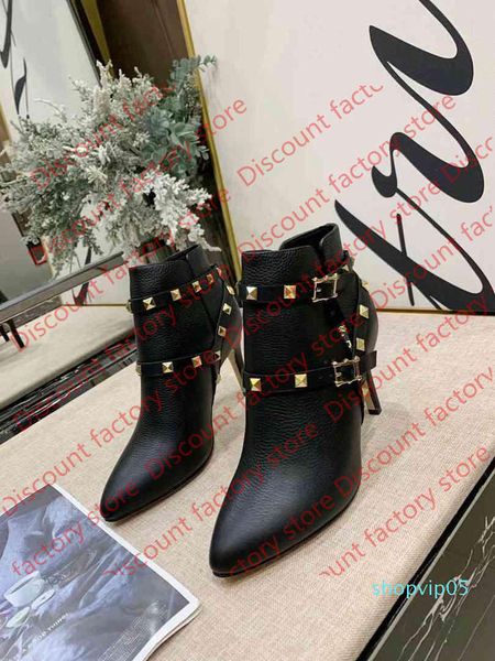 well new 2019 pointed toe female stiletto heel boots patent leather zipper high heel short boots fashion boots, Black
well new 2019 pointed toe female stiletto heel boots patent leather zipper high heel short boots fashion boots, Black