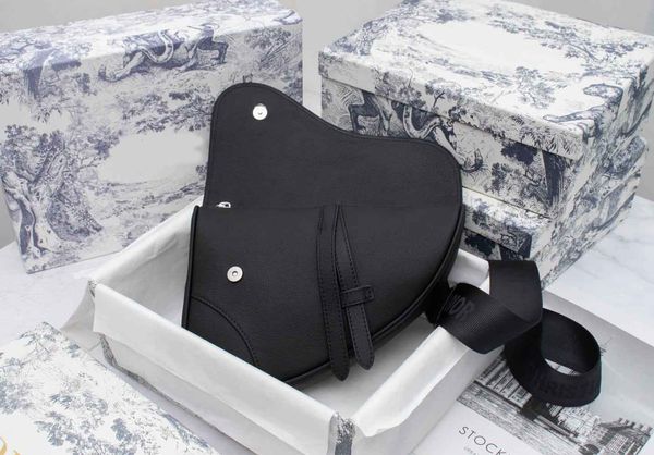 2021 men chest bag fashion saddle cossbody new vogue trend women bags designers black sport style zipper luxurys letter
2021 men chest bag fashion saddle cossbody new vogue trend women bags designers black sport style zipper luxurys letter