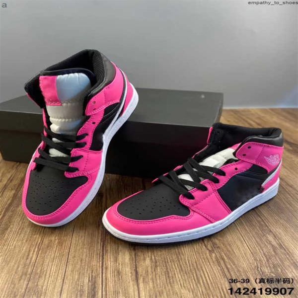 shoesnew 1 mid gs pinksicle basketball shoes women designer sneakers baskets 1s candy color reflective light trainers zapatillasa22
shoesnew 1 mid gs pinksicle basketball shoes women designer sneakers baskets 1s candy color reflective light trainers zapatillasa22