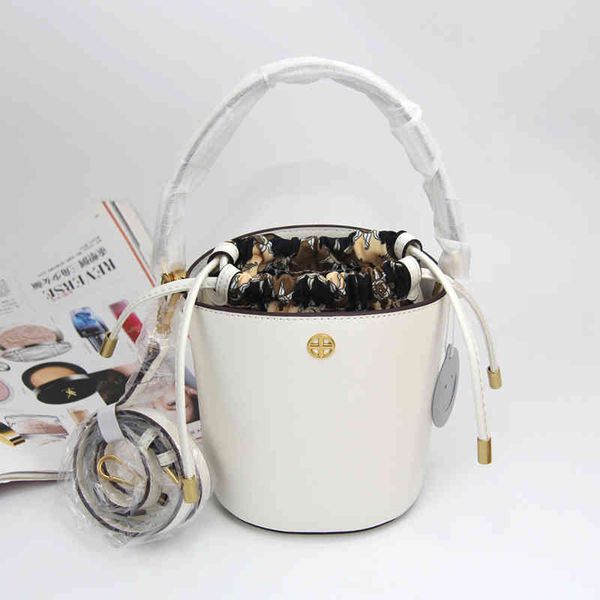 designer bags2021 new bucket bag flower cloth lining trendy fashion ladies one-shoulder messenger handbag wild sweet summerluxury bag 
designer bags2021 new bucket bag flower cloth lining trendy fashion ladies one-shoulder messenger handbag wild sweet summerluxury bag