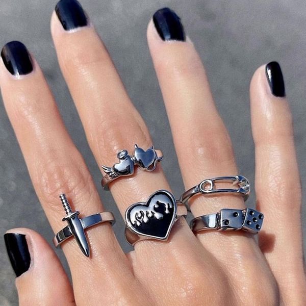 punk gothic liefde hart zwaard ring set voor vrouwen 5pcs vintage metalen zilver kleur schedel vlinder charms finger rings sieraden gift, Slivery;golden
punk gothic liefde hart zwaard ring set voor vrouwen 5pcs vintage metalen zilver kleur schedel vlinder charms finger rings sieraden gift, Slivery;golden