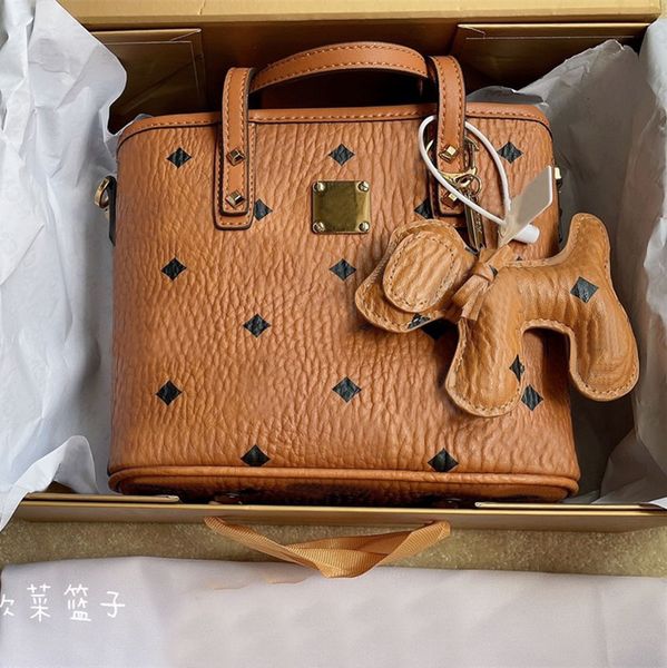 women luxury designer fashion totes 2021 handbag lady classic brand large capacity shoulder bag leather practical shopping bags
women luxury designer fashion totes 2021 handbag lady classic brand large capacity shoulder bag leather practical shopping bags