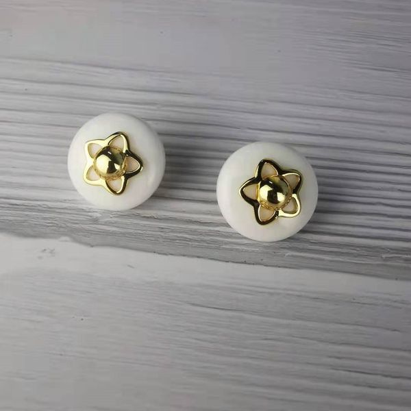 special offer saijia 2021 new flower earrings female silver needle white round french hepburn earrings, Golden;silver
special offer saijia 2021 new flower earrings female silver needle white round french hepburn earrings, Golden;silver