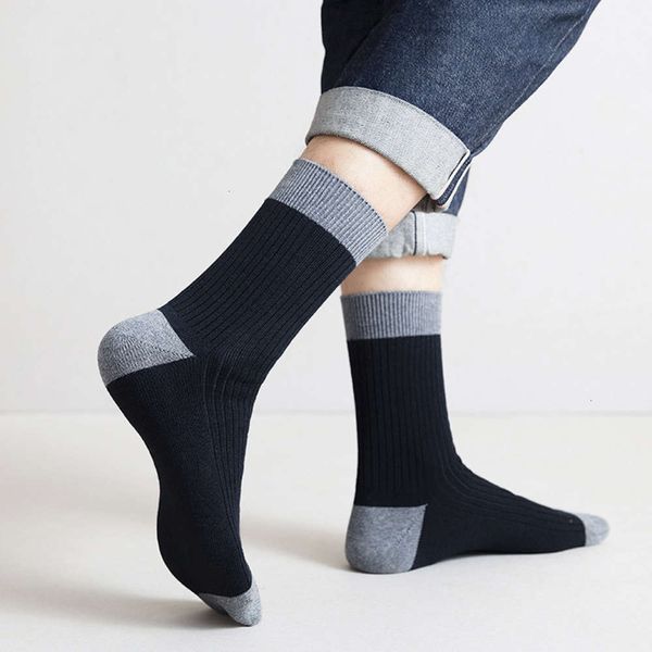 2021autumn and winter quality double needle color matching hand sewn boneless men's middle cotton socks, Black
2021autumn and winter quality double needle color matching hand sewn boneless men's middle cotton socks, Black
