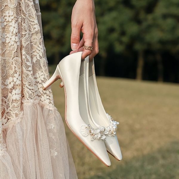 2021 luxury string bead wedding women new elegant pointed toe thin heels pumps woman slip on single shoes ladies 6van, Black
2021 luxury string bead wedding women new elegant pointed toe thin heels pumps woman slip on single shoes ladies 6van, Black
