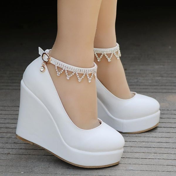 dress shoes 2021 spring and autumn fashion women's high-heeled with thick bottom diamond chain white black large size
dress shoes 2021 spring and autumn fashion women's high-heeled with thick bottom diamond chain white black large size