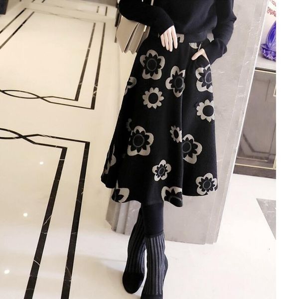 skirts spring and autumn gentle temperament contrast color flower slim half high waist a-word big swing hepburn skirt, Black
skirts spring and autumn gentle temperament contrast color flower slim half high waist a-word big swing hepburn skirt, Black