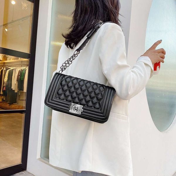 hbp luxury designerxiangfeng lingge embroidery sheepskin pu chain fashion square lock hanfeng net red same texture women's bag
hbp luxury designerxiangfeng lingge embroidery sheepskin pu chain fashion square lock hanfeng net red same texture women's bag