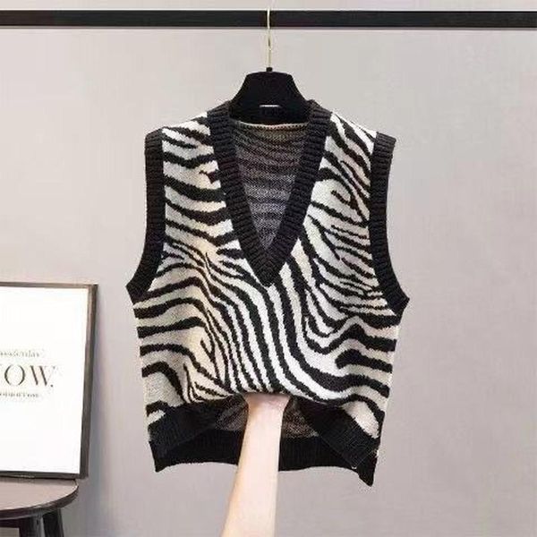 women's vests vintage short v-neck knitted sweater vest women striped sleeveless pullover autumn casual oversized knit waistcoat x257, Black;white
women's vests vintage short v-neck knitted sweater vest women striped sleeveless pullover autumn casual oversized knit waistcoat x257, Black;white