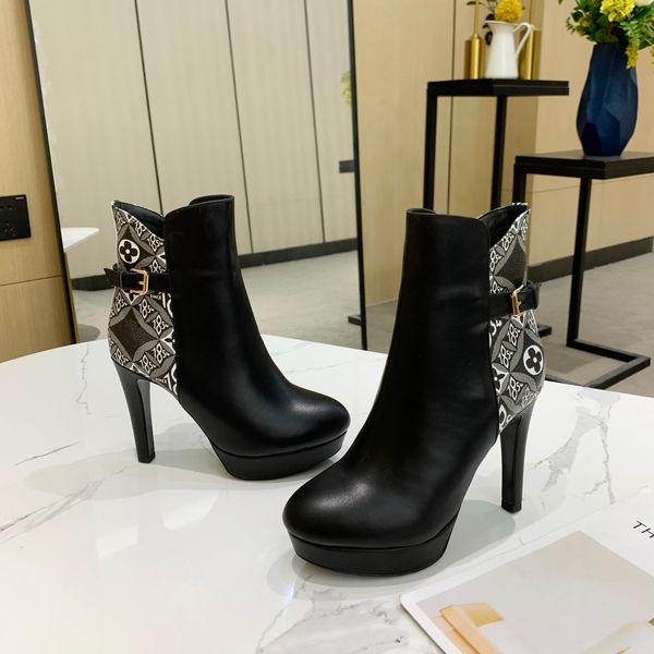 designer luxury high-heeled casual women's shoes genuine leather fashion,buckle belt printing elements exclusive new, Black
designer luxury high-heeled casual women's shoes genuine leather fashion,buckle belt printing elements exclusive new, Black