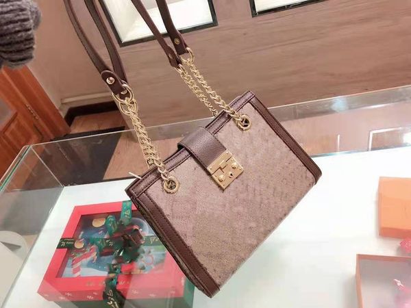 lock color matching shopping bag chain one shoulder messenger bags woman leather handbags shoulderbag handbag women purses crossbody
lock color matching shopping bag chain one shoulder messenger bags woman leather handbags shoulderbag handbag women purses crossbody