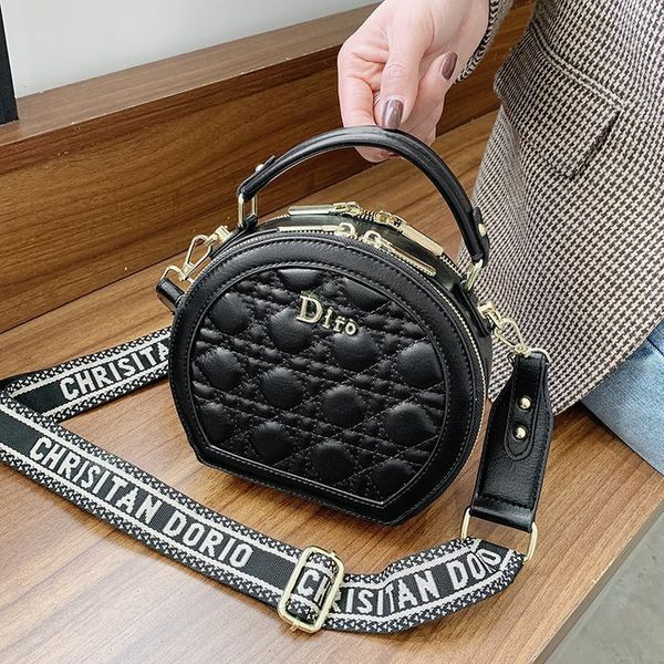 80% store online sales exquisite bag, women's fashion, one shoulder bag, versatile girls' round messenger bag, Black;red
80% store online sales exquisite bag, women's fashion, one shoulder bag, versatile girls' round messenger bag, Black;red
